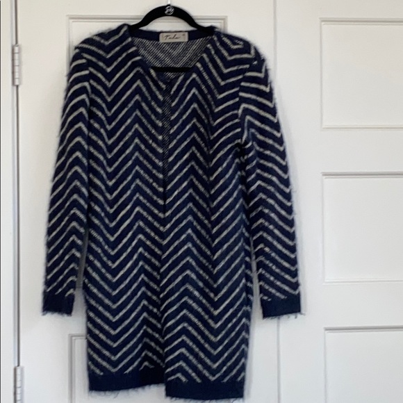 Long sweater with chevron patter - Picture 1 of 3